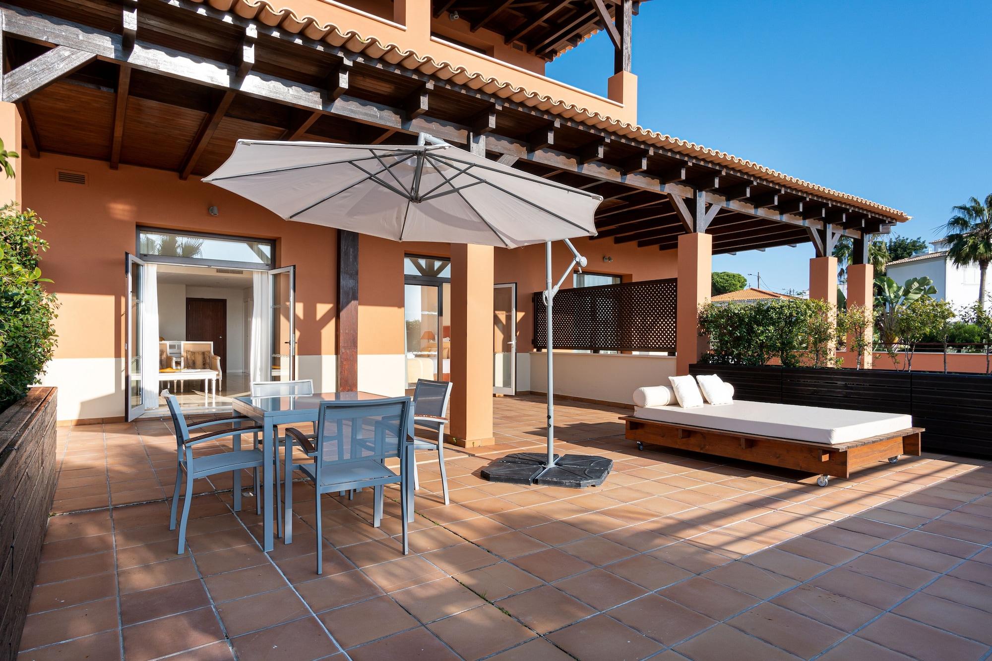 Monte Santo Resort Карвоейро Екстериор снимка A terrace at the hotel
