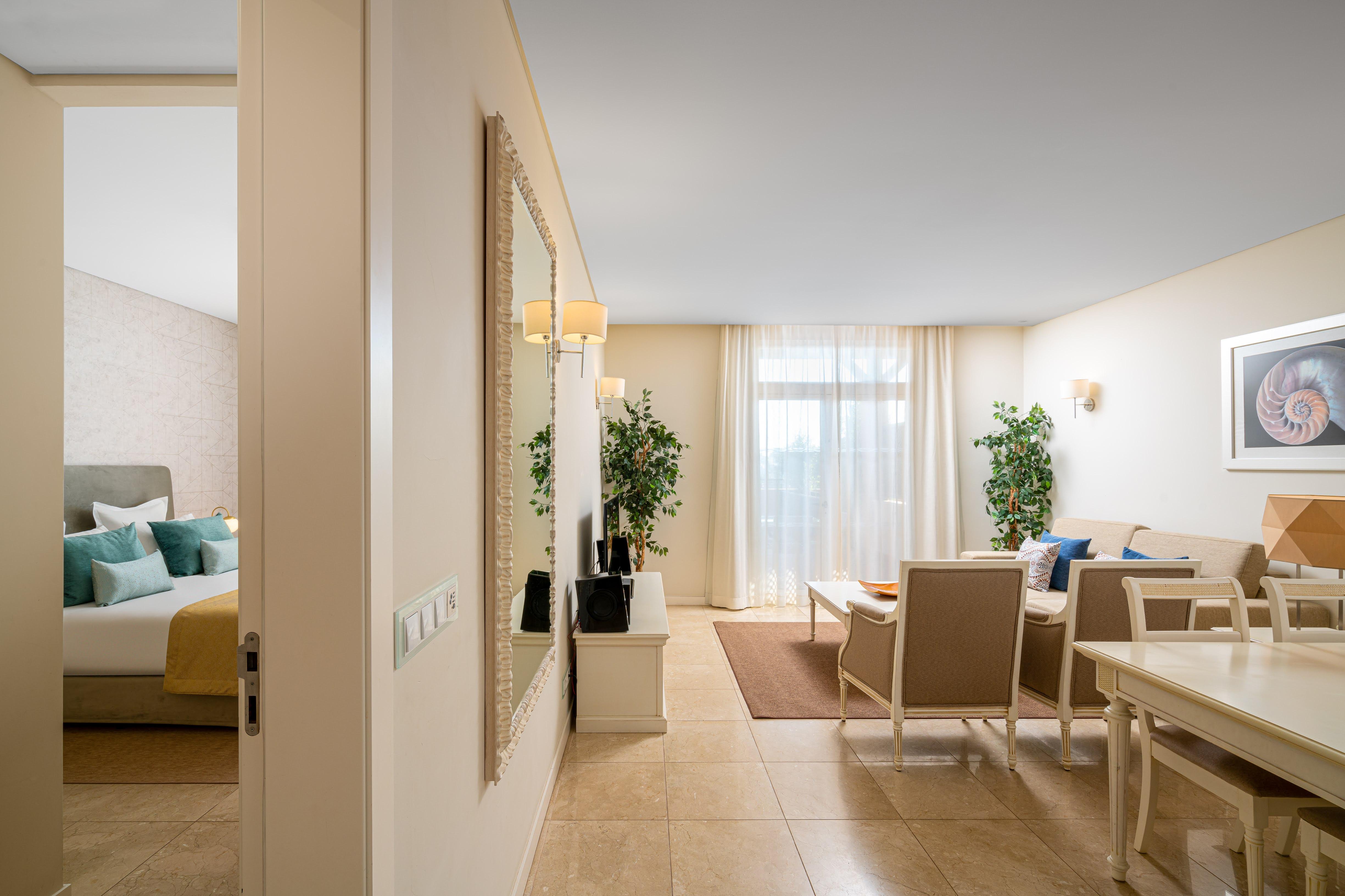 Monte Santo Resort Карвоейро Екстериор снимка A suite at the hotel