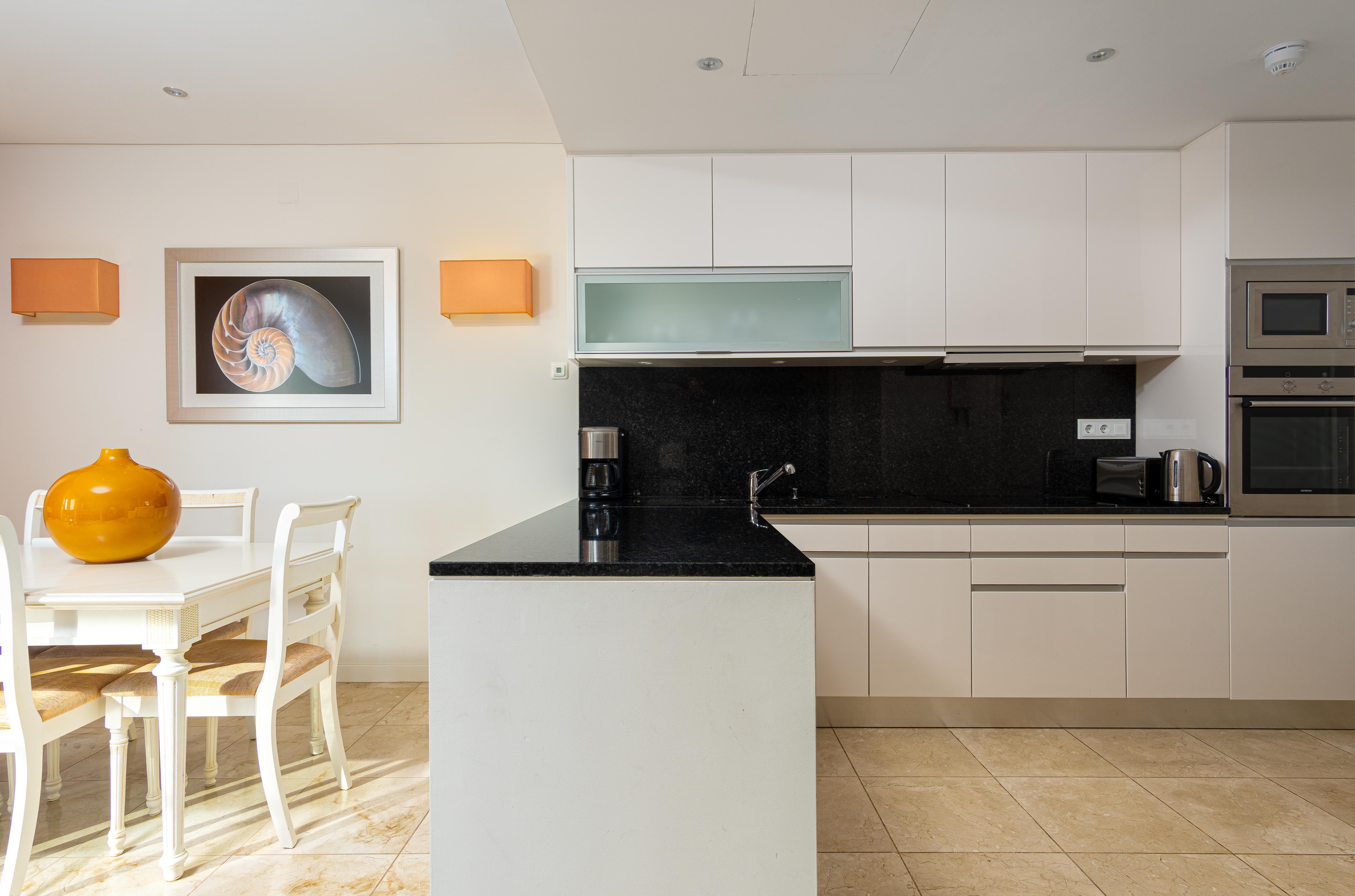 Monte Santo Resort Карвоейро Екстериор снимка A modern kitchen