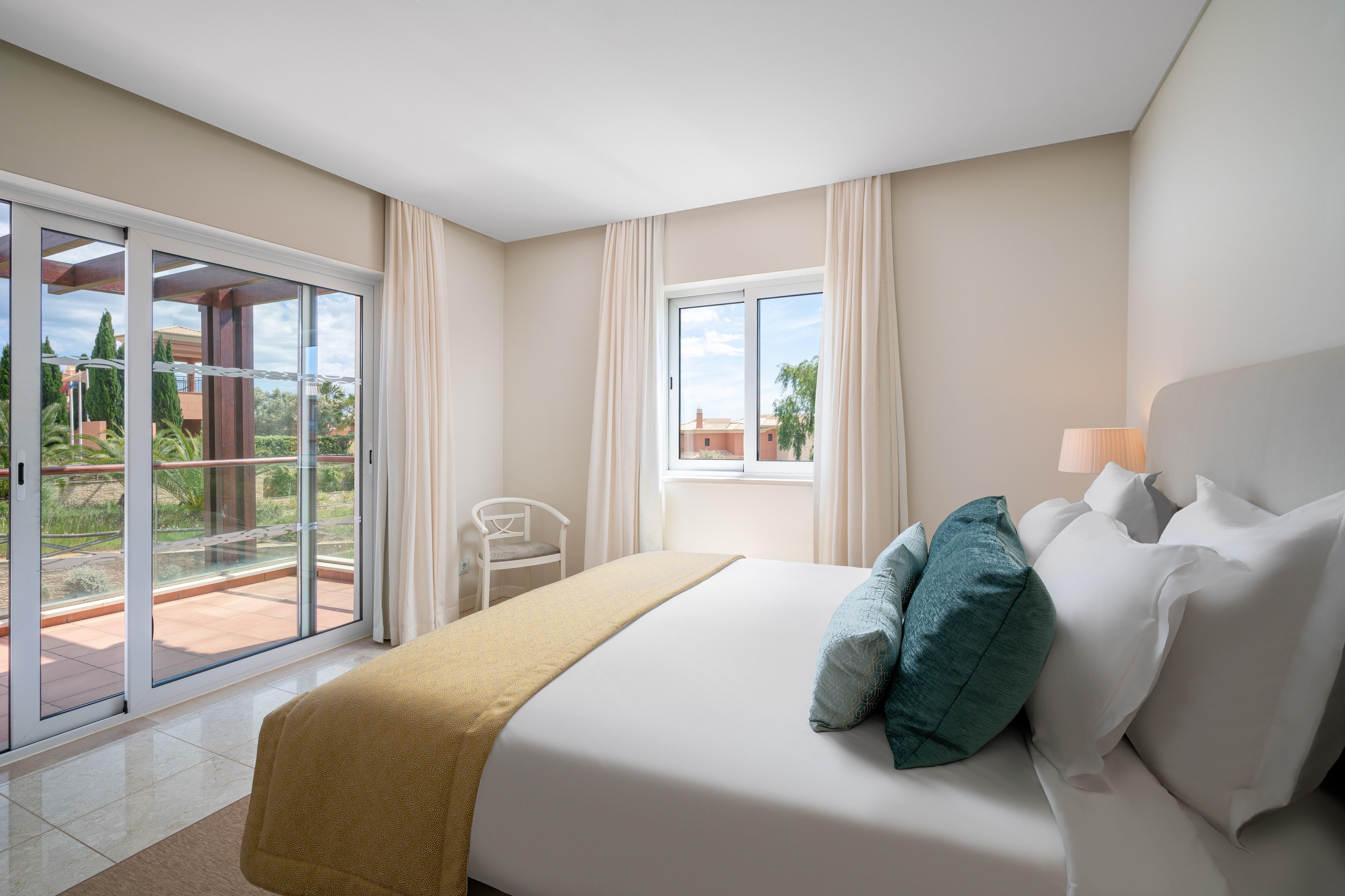 Monte Santo Resort Карвоейро Екстериор снимка A bedroom