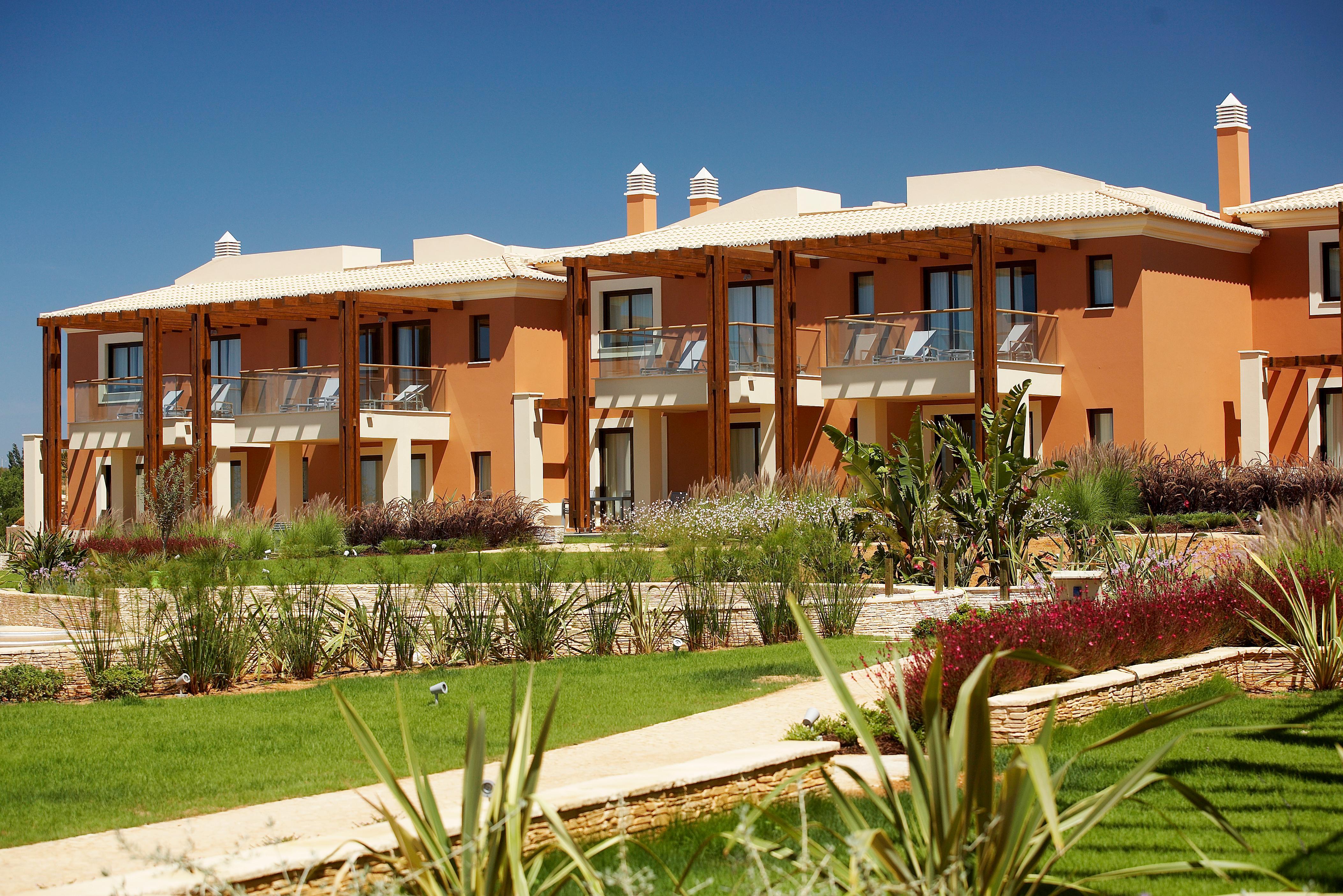 Monte Santo Resort Карвоейро Екстериор снимка The resort's villas