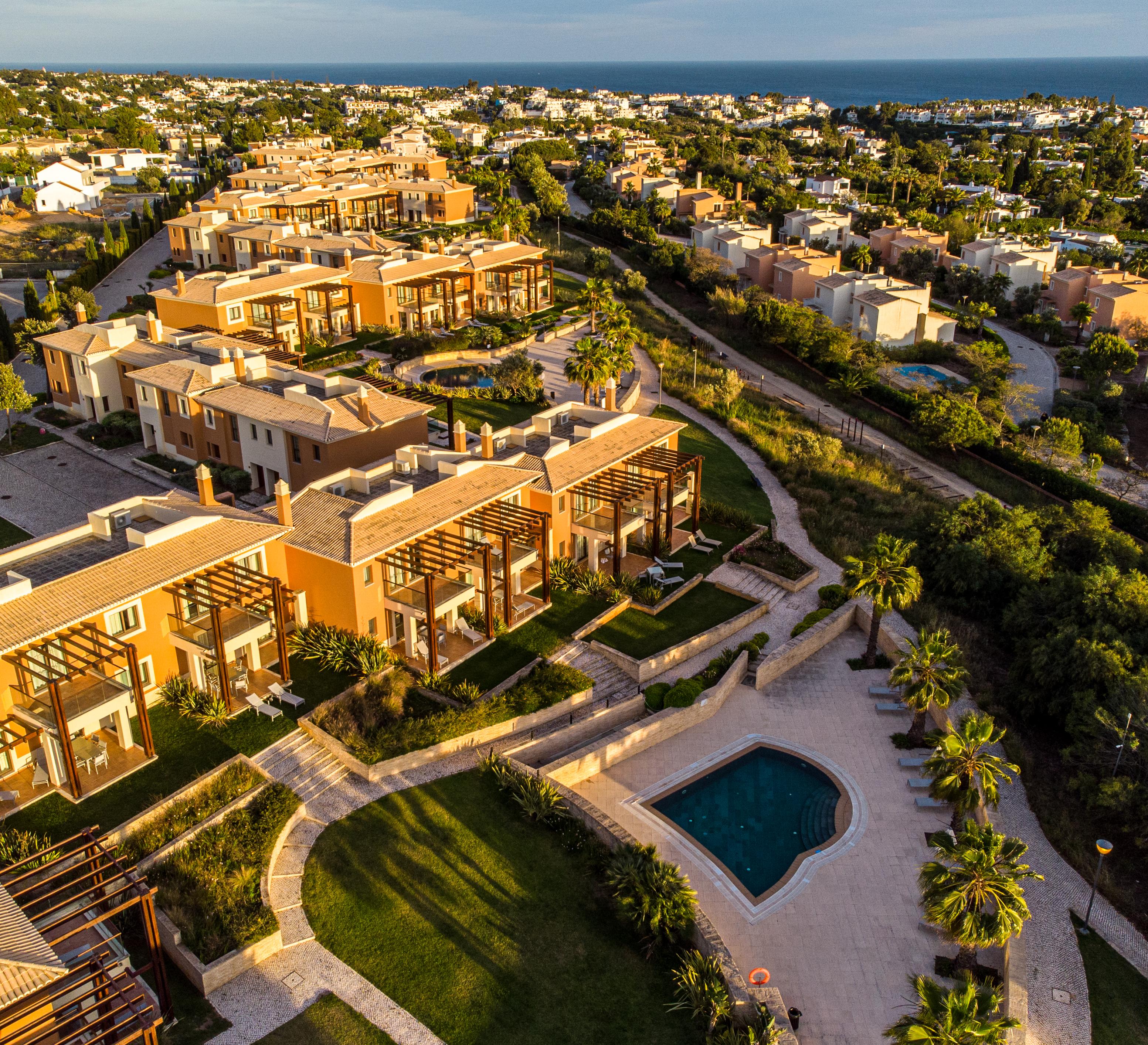Monte Santo Resort Карвоейро Екстериор снимка Aerial view of the resort