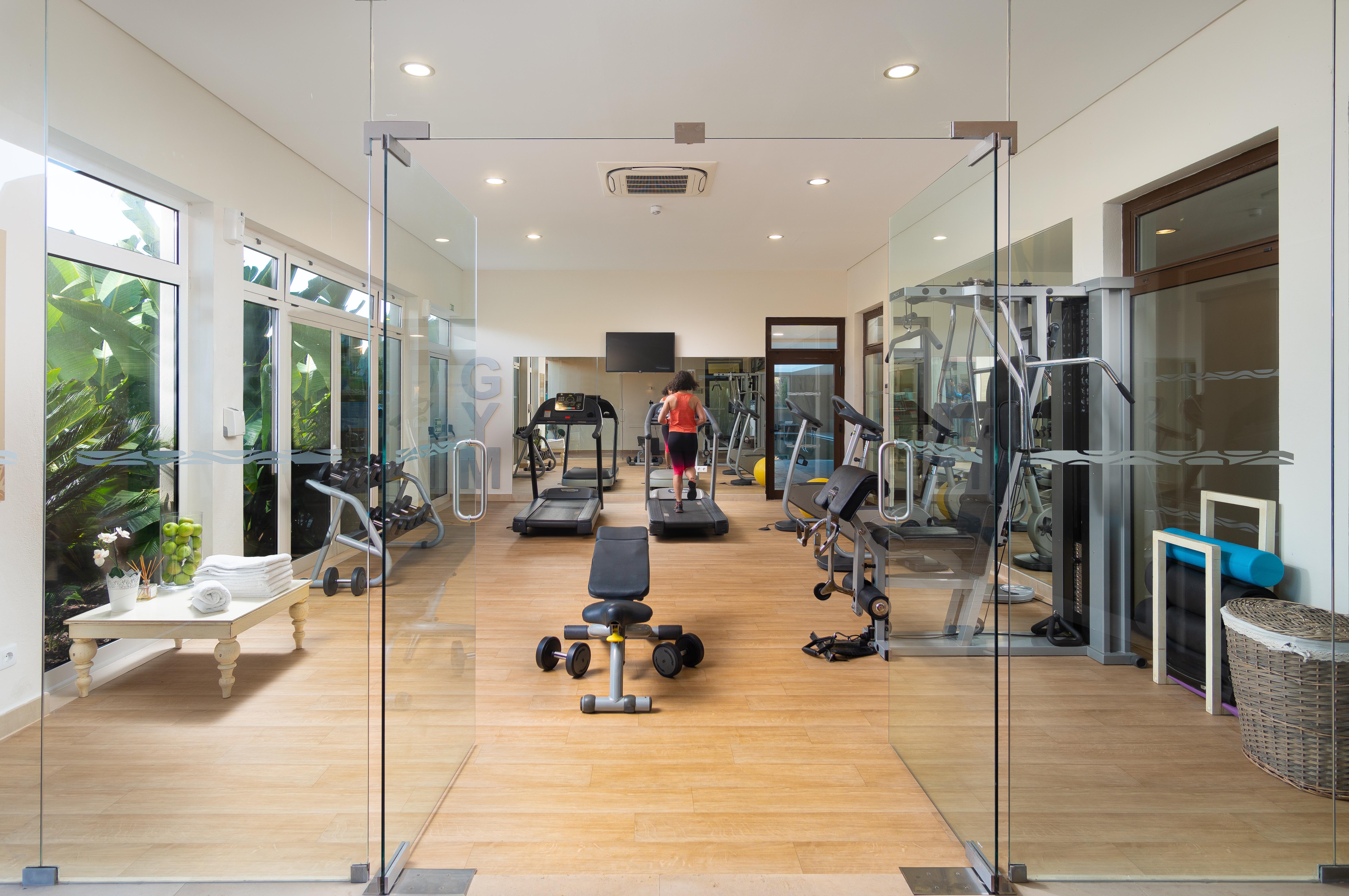 Monte Santo Resort Карвоейро Екстериор снимка The gym at the hotel