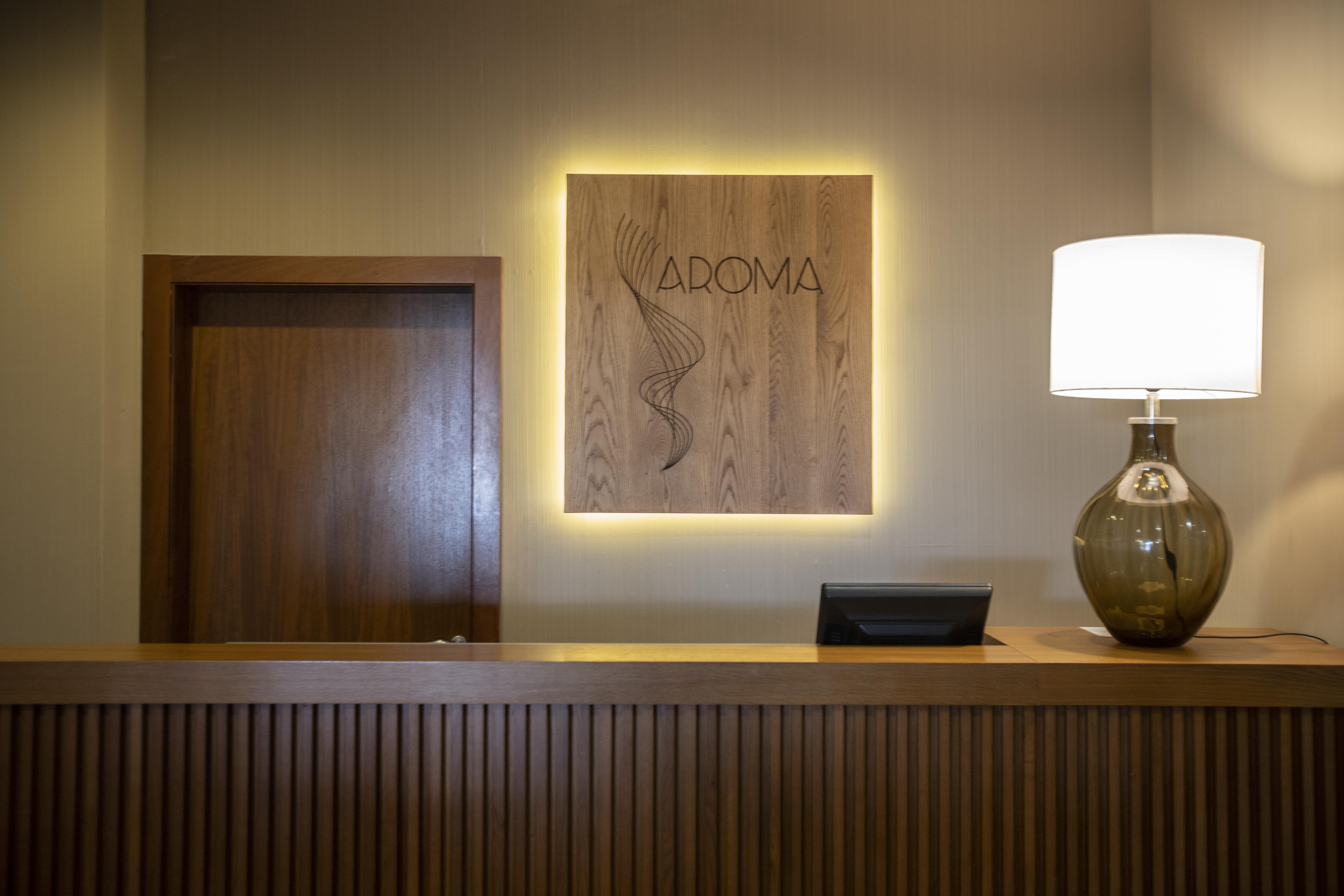 Monte Santo Resort Карвоейро Екстериор снимка Reception desk at the hotel
