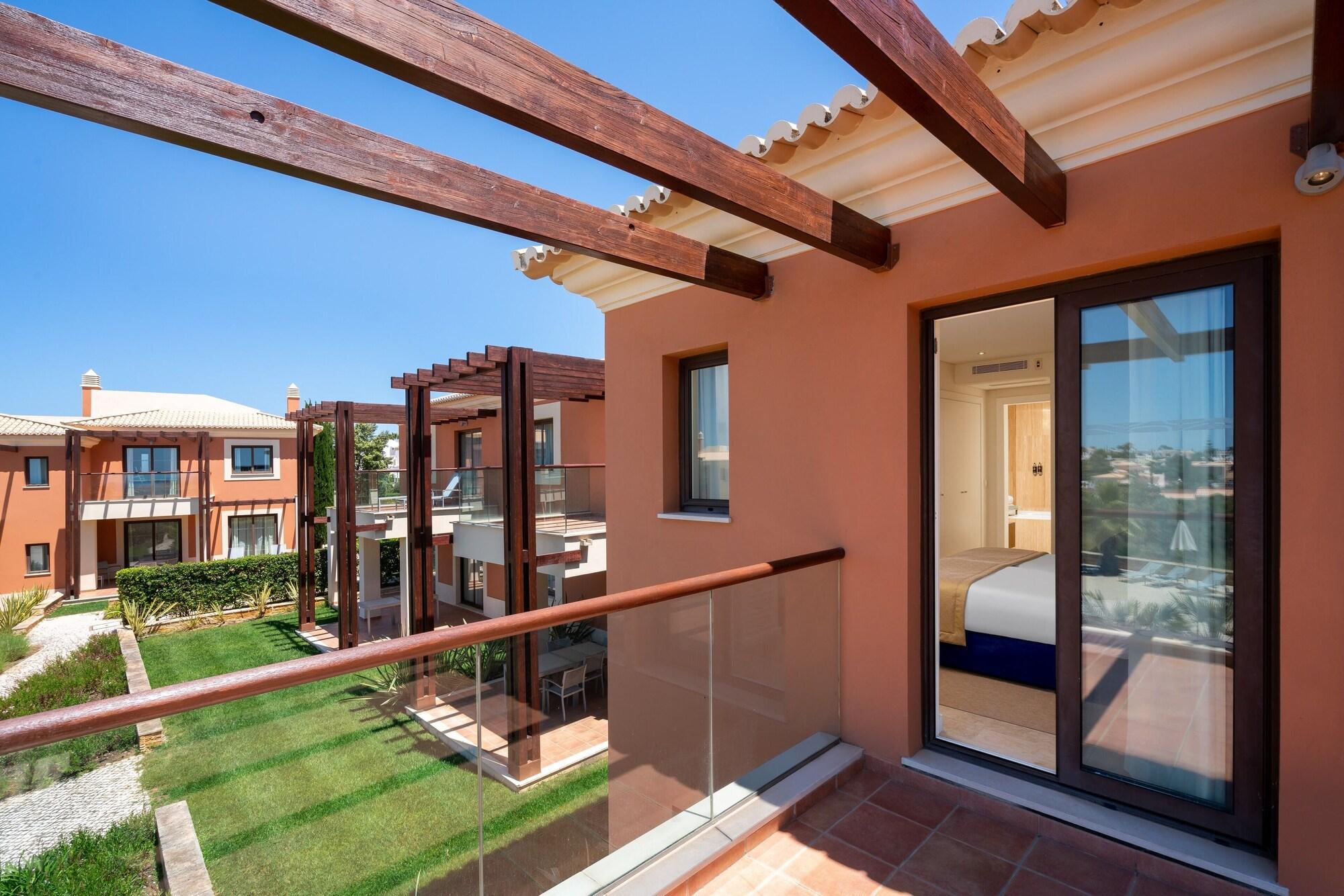 Monte Santo Resort Карвоейро Екстериор снимка A pergola over a balcony