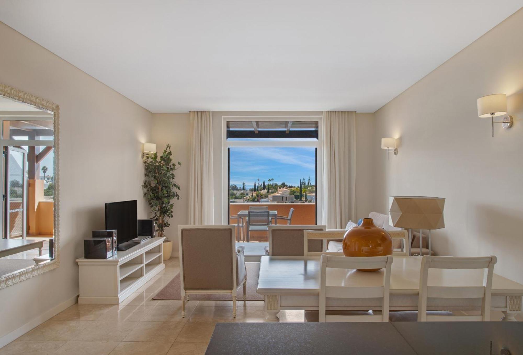 Monte Santo Resort Карвоейро Екстериор снимка A staged living room