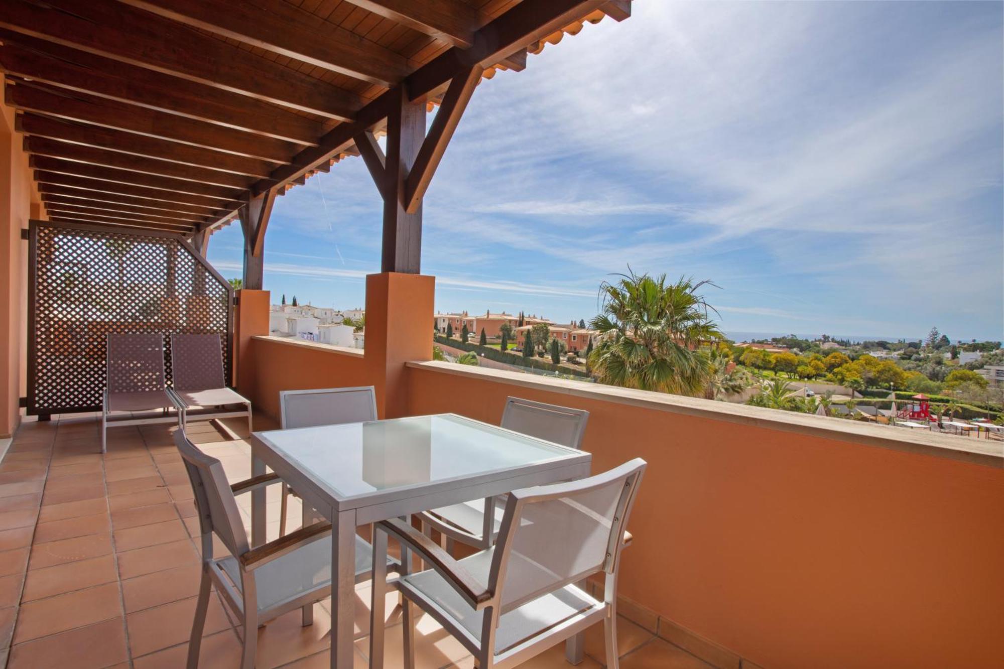 Monte Santo Resort Карвоейро Екстериор снимка A balcony