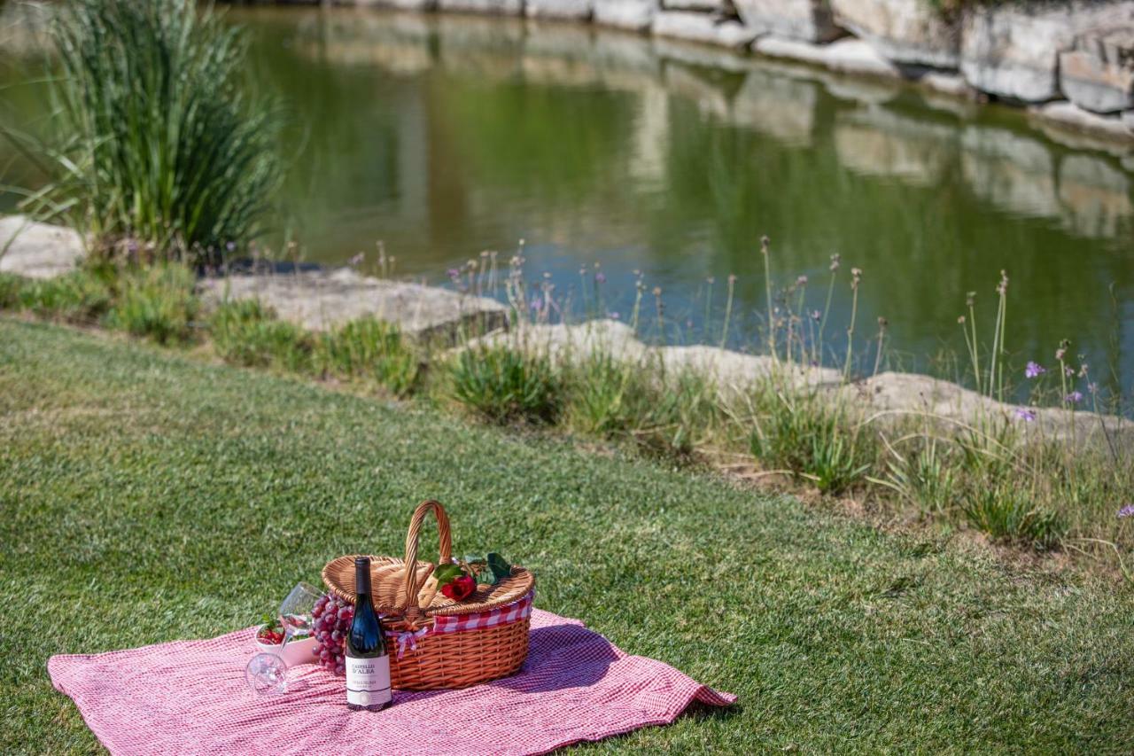Monte Santo Resort Карвоейро Екстериор снимка A picnic basket